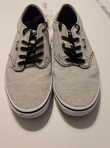 Vans skateboard shoes low top, size 11 ,LIKE NEW EXC CONDITION
